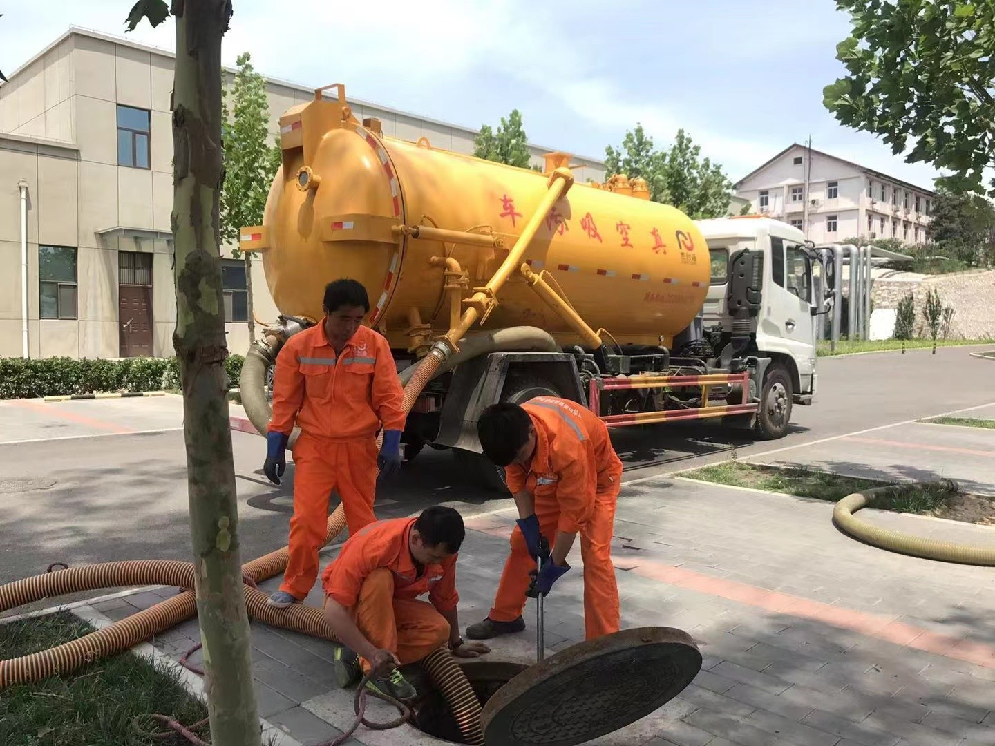 高台化粪池清理与5-8吨吸粪车施工效率分析